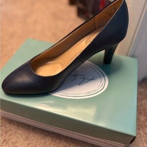ALOHAS Navy Heels Classic Design